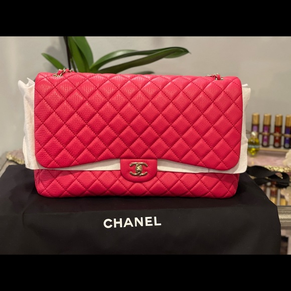 ✨💖Gorgeous Chanel XXL small travel flap bag💖✨ - Picture 3 of 11